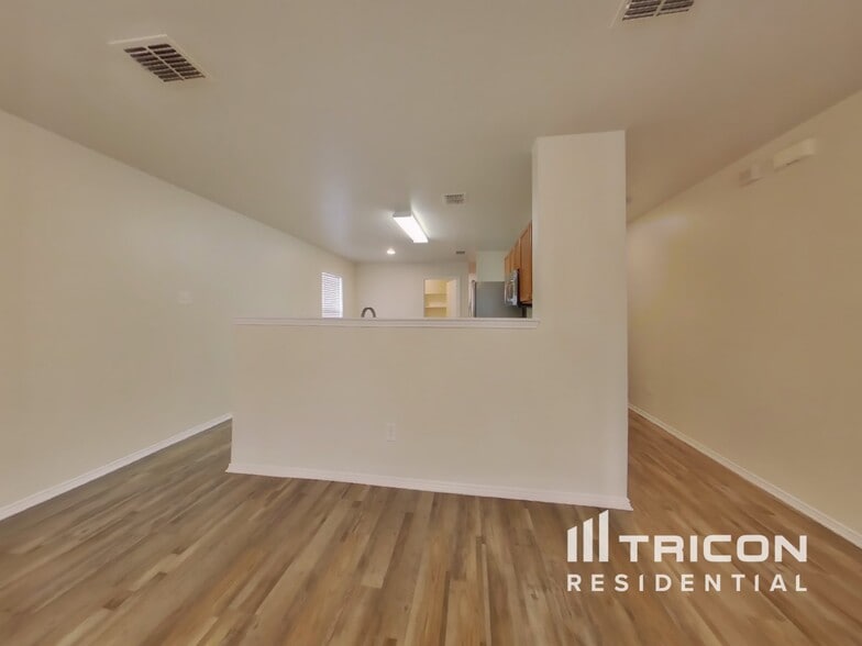 Building Photo - 641 Rosario Ln