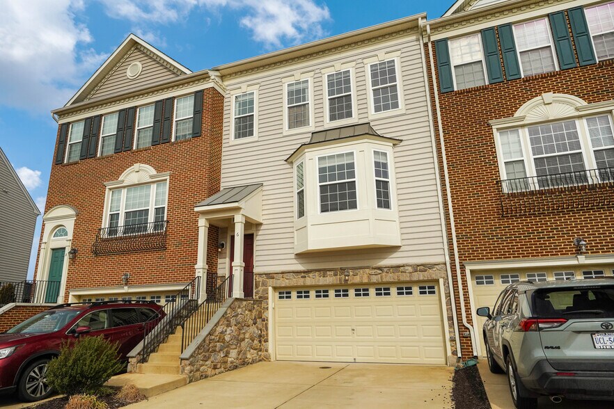 Building Photo - 6 Lamplighter Ln