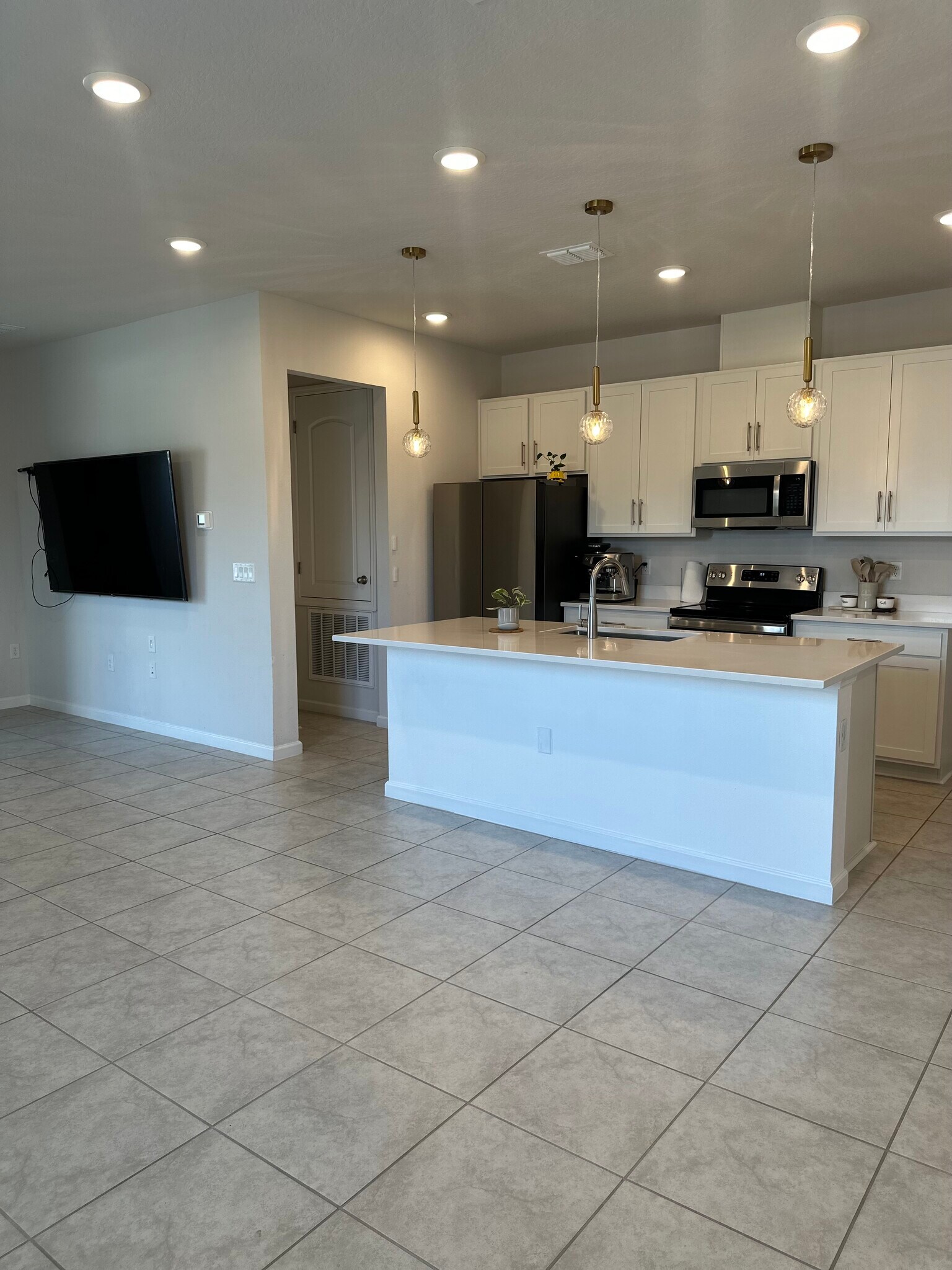 Building Photo - 904 Blue Creek Dr