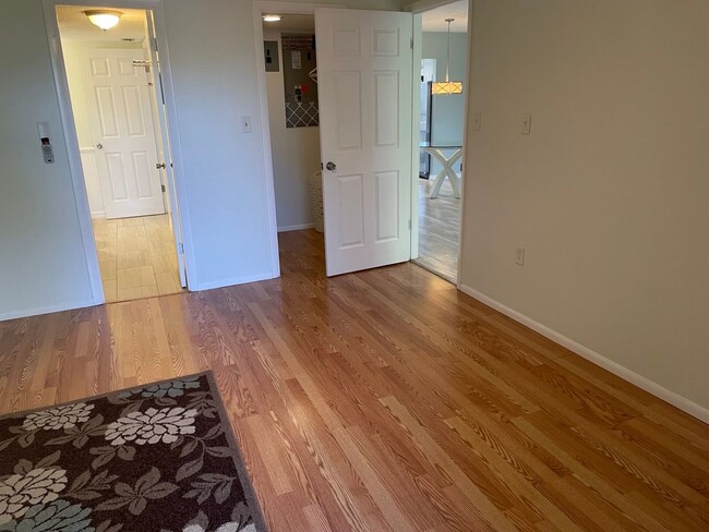 Building Photo - Charming Remodeled 2-Bed, 1-Bath Condo at ...