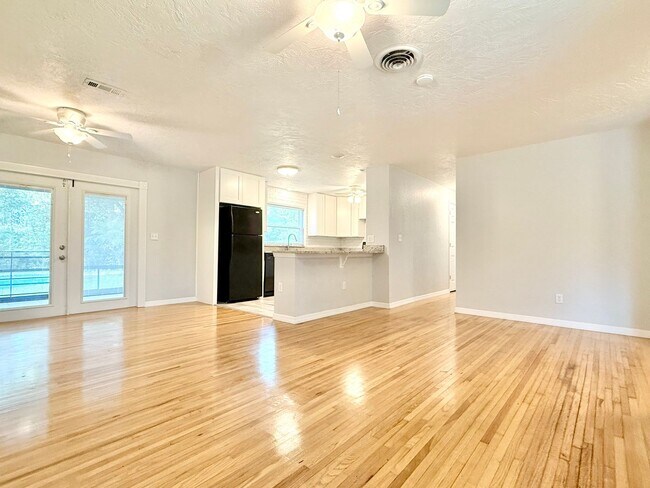 Building Photo - Your DeLand Escape: 4 Bedrooms + Pool at G...