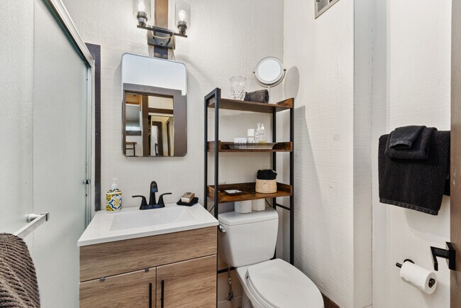 Building Photo - 7639 Forest Glen Dr