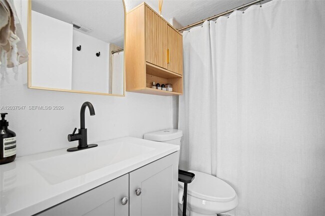 Building Photo - 2575 SW 27th Ave