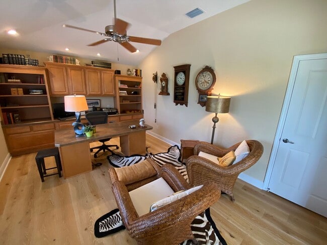 Building Photo - Exquisite - Turnkey, 3 bed + 2 1/2 Bath + ...