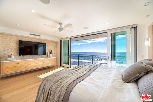 Building Photo - 11950 S Beach Club Way