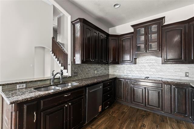 Building Photo - 5517 Greenview Ct