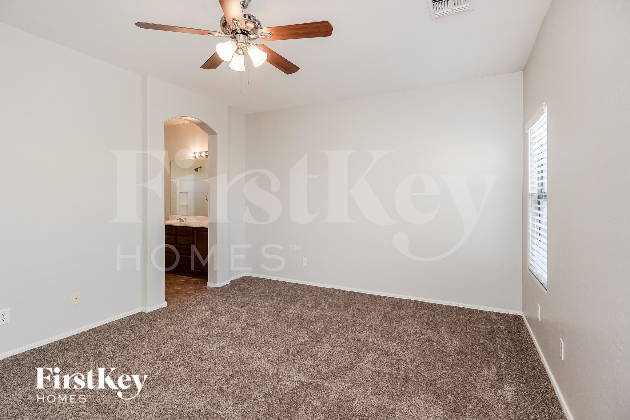 Building Photo - 1210 W Vineyard Plains Dr