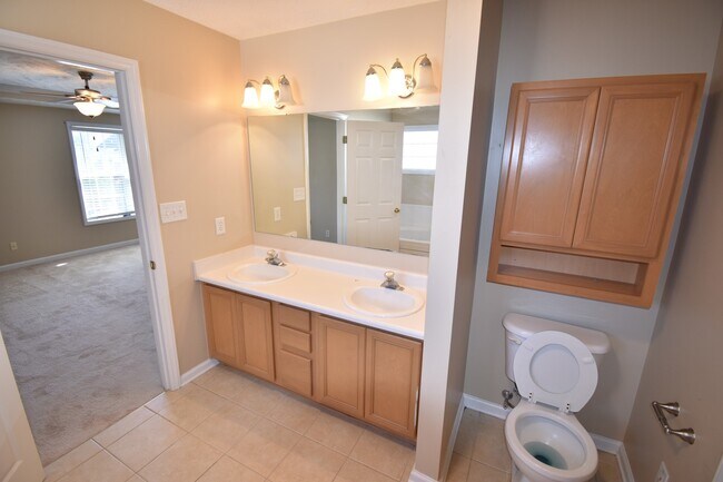 Building Photo - 5607 Walking Trail Way