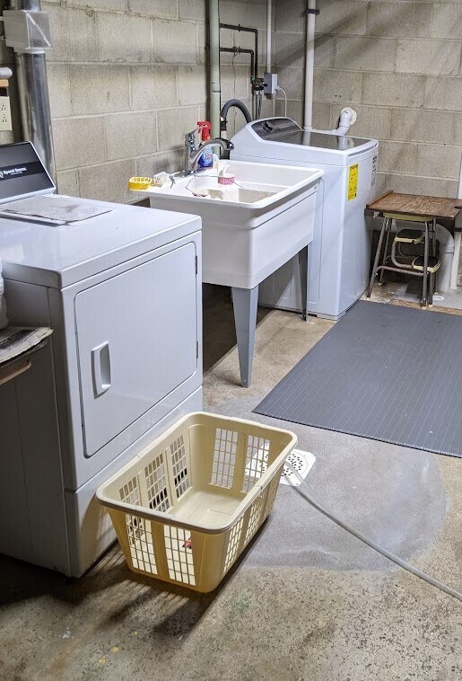 Basement laundry - 1012 3rd St