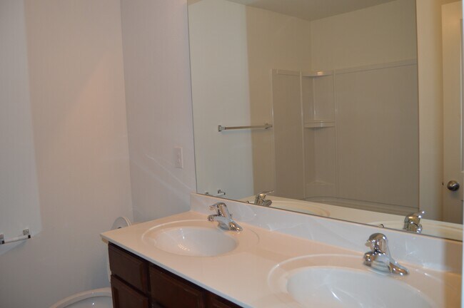 Building Photo - 117 Quail Springs Rd