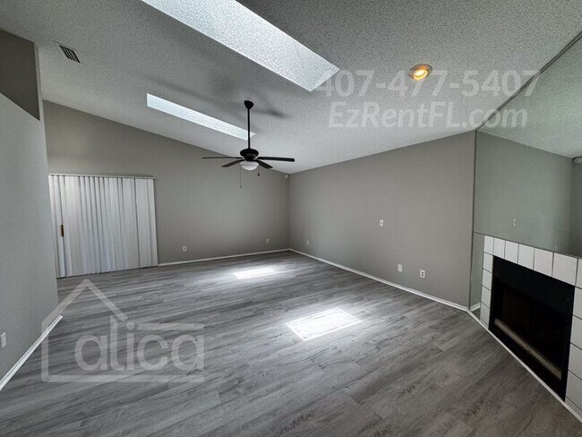 Building Photo - 9593 Villiers Dr S