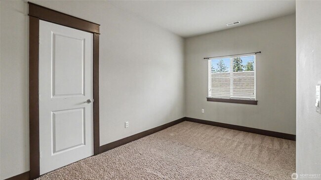 Building Photo - 1357 Elma Pl NE