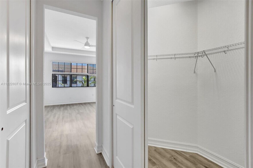 Building Photo - 11549 SW 13th Ct