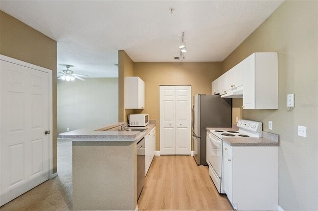 Building Photo - 825 Grand Regency Pointe