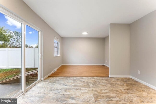 Building Photo - 143 Thomas Dr