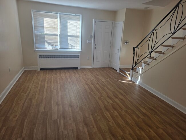 Building Photo - 6213 N Howard St