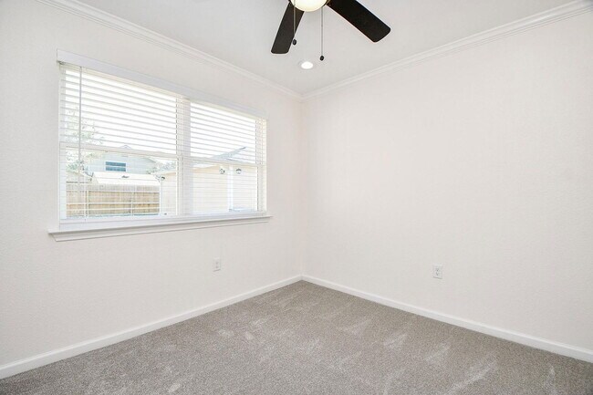 Building Photo - 10402 Kirkhall Dr