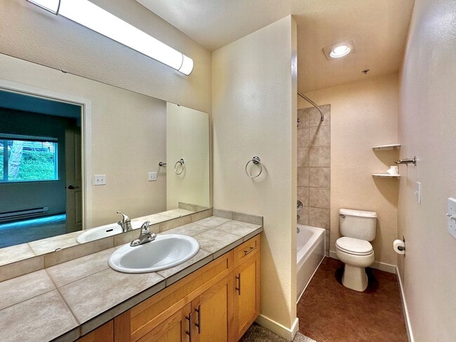 Building Photo - Beautiful 2BR|2BA with Washer and Dryer, T...