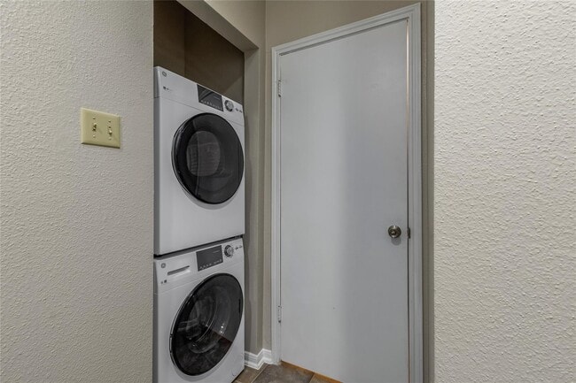 Building Photo - 8055 Cambridge St