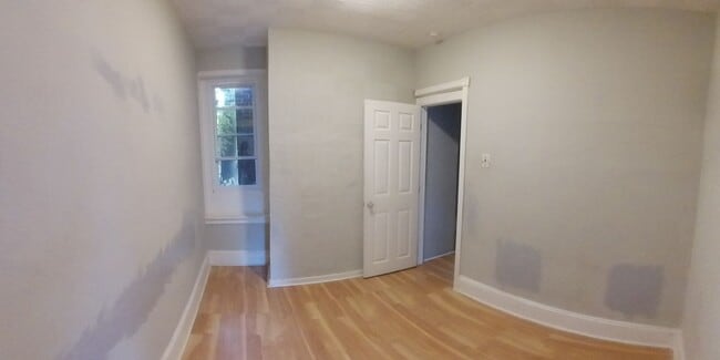 Building Photo - 3 Bedroom 1 Bath Home