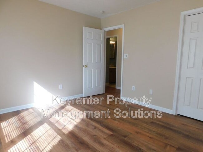 Building Photo - 1605 4th St