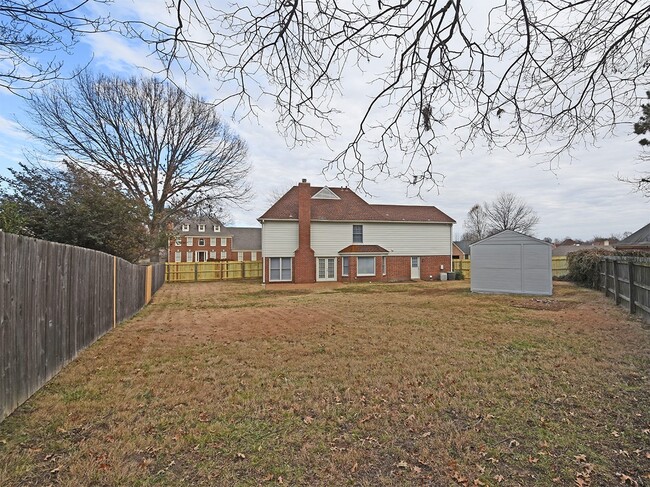 Building Photo - 4 Bed with bonus, 2.5 Bath near E Shelby D...