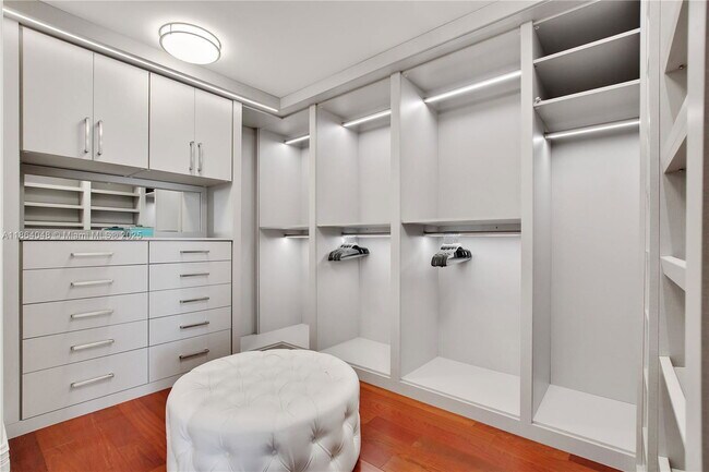 Building Photo - 257 N Coconut Ln