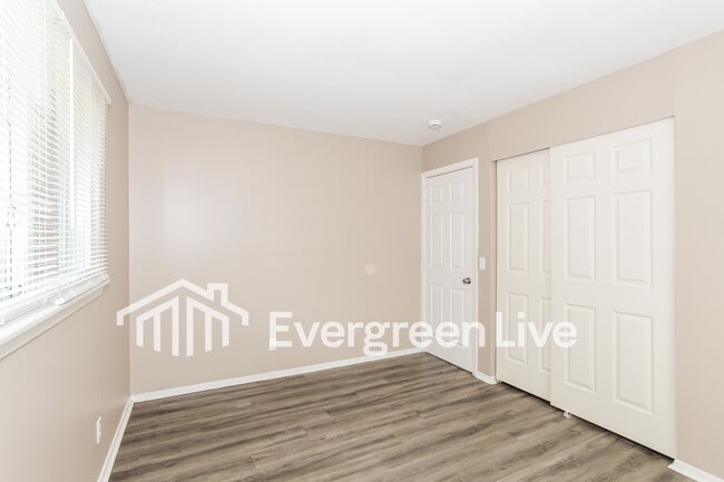 Building Photo - 5987 Sunridge Dr