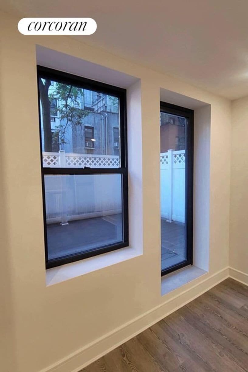 Building Photo - 45 W 81st St