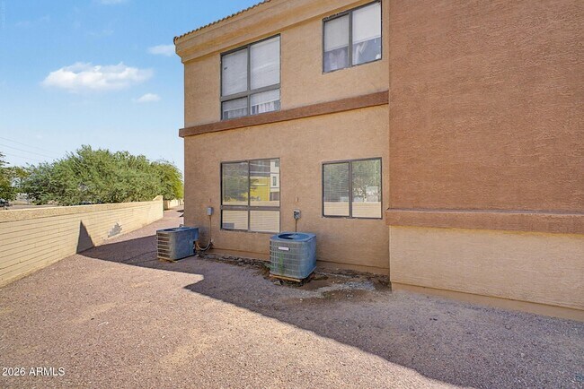 Building Photo - 16033 N 25th St