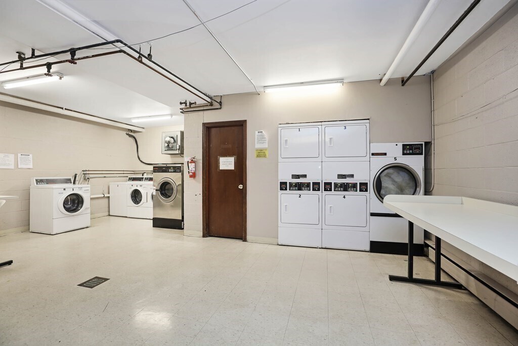 Building Photo - 38 Juniper St