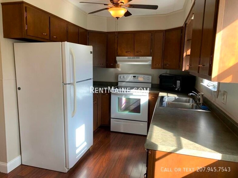 Building Photo - 198 Main Rd N