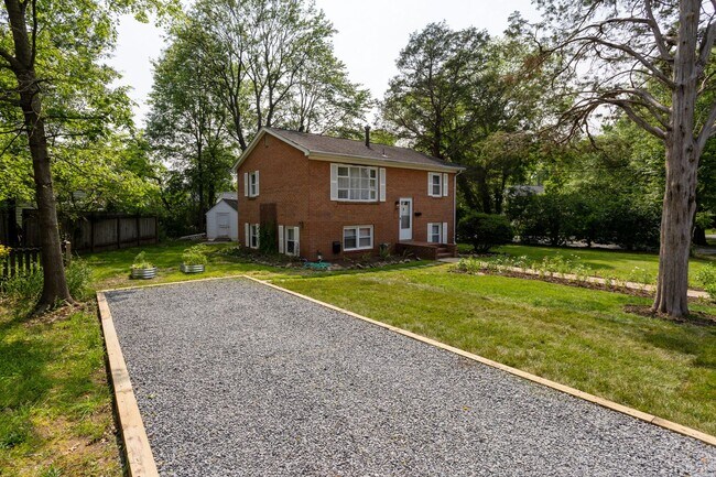 Building Photo - 9113 Taylor St