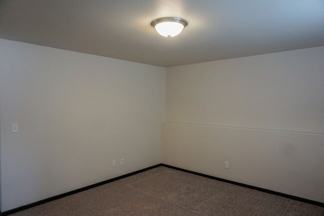 Building Photo - 3 Bed 3 Bath Twin Home