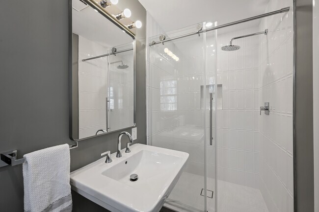 Building Photo - 75 Rivergate Dr