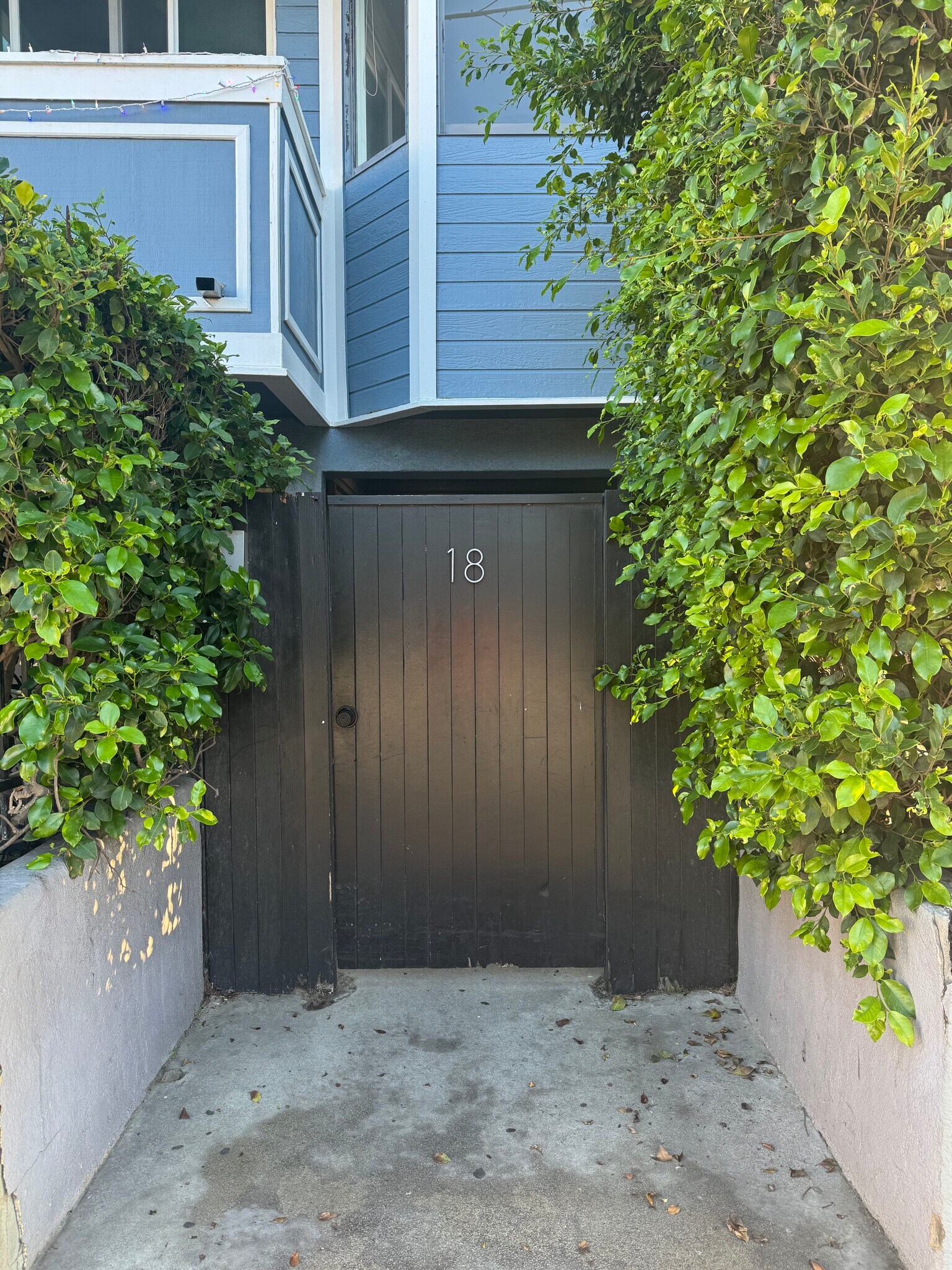 Coded gate entrance - 18 N Venice Blvd