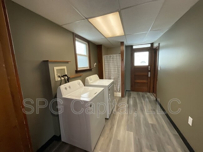 Building Photo - 727 N Pitt St