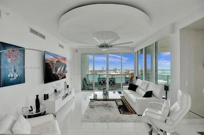 Building Photo - 900 Biscayne Blvd