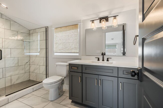 Building Photo - BEAUTIFUL CUSTOM BUILT HOME. 12 SOUTH ACRO...