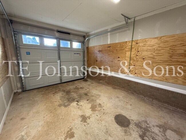 Building Photo - 3826 Barkwood Dr