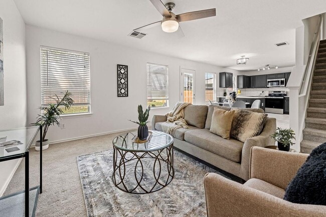 Building Photo - 525 Meadow Park Dr