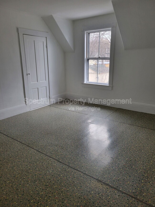 Building Photo - 60 Old Waterville Rd