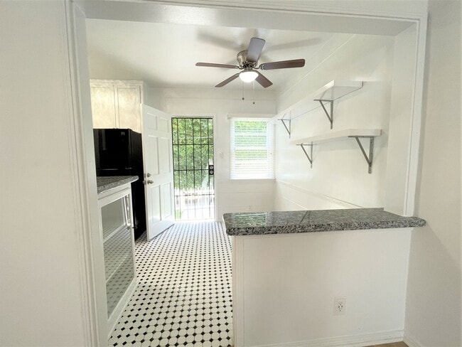 Interior Photo - 14443-14445 1/4 Dickens St