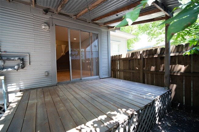 Building Photo - 711 Graham Pl