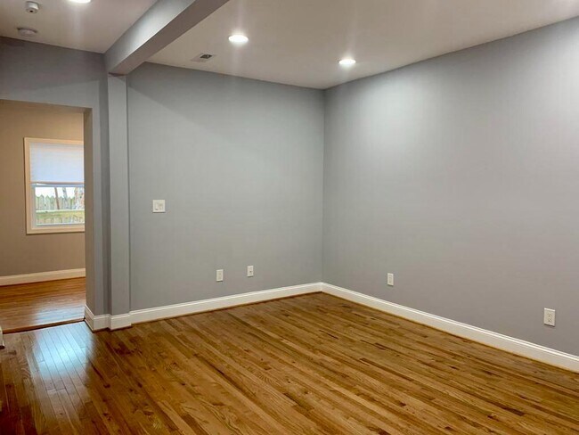 Building Photo - 1141 Owen Pl NE