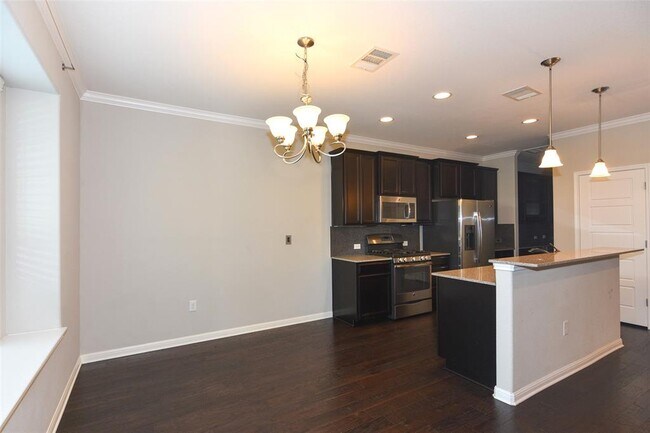 Building Photo - 13400 Briarwick Dr