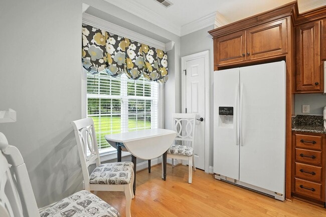 Building Photo - BEAUTIFUL BRICK FRONT TOWNHOME HOLLY SPRINGS!