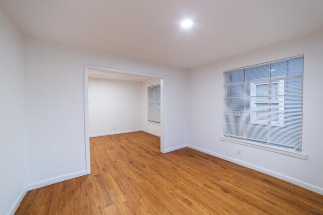 Building Photo - 1946 Nolan St