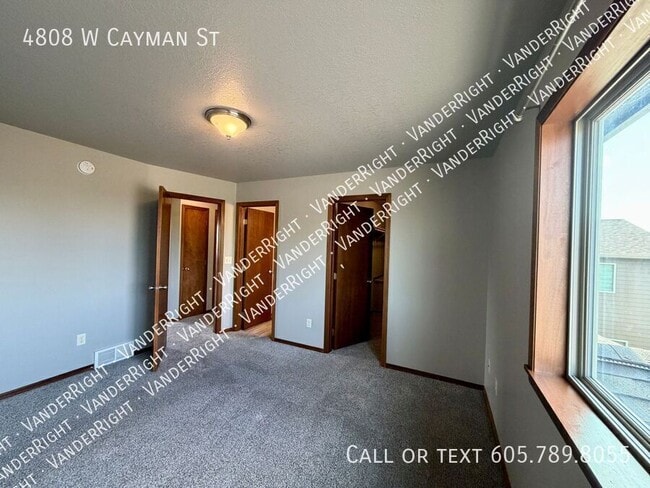 Building Photo - 4808 W Cayman St