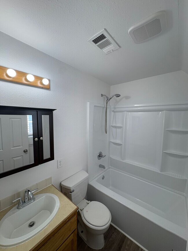 Building Photo - Fully Renovated 3 Bed 2.5 Bath Townhome w/ 1 Car Garage & Yard!